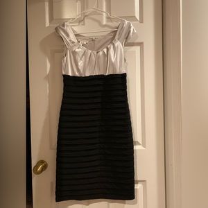 London Times Cocktail Midi Used. Fair condition. Black & Silver. Comfy fit sz 6.